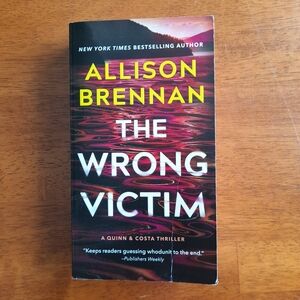 🌷3/$15🌷The Wrong Victim Book by Allison Brennan